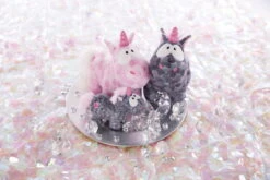 Nici 47654 Kuscheltierkissen Einhorn Diamond Dust 40x30cm Plüsch Glitzernd -Nici Welt Verkauf 47633 06 47650 47651 Milieu 2048x1365 2